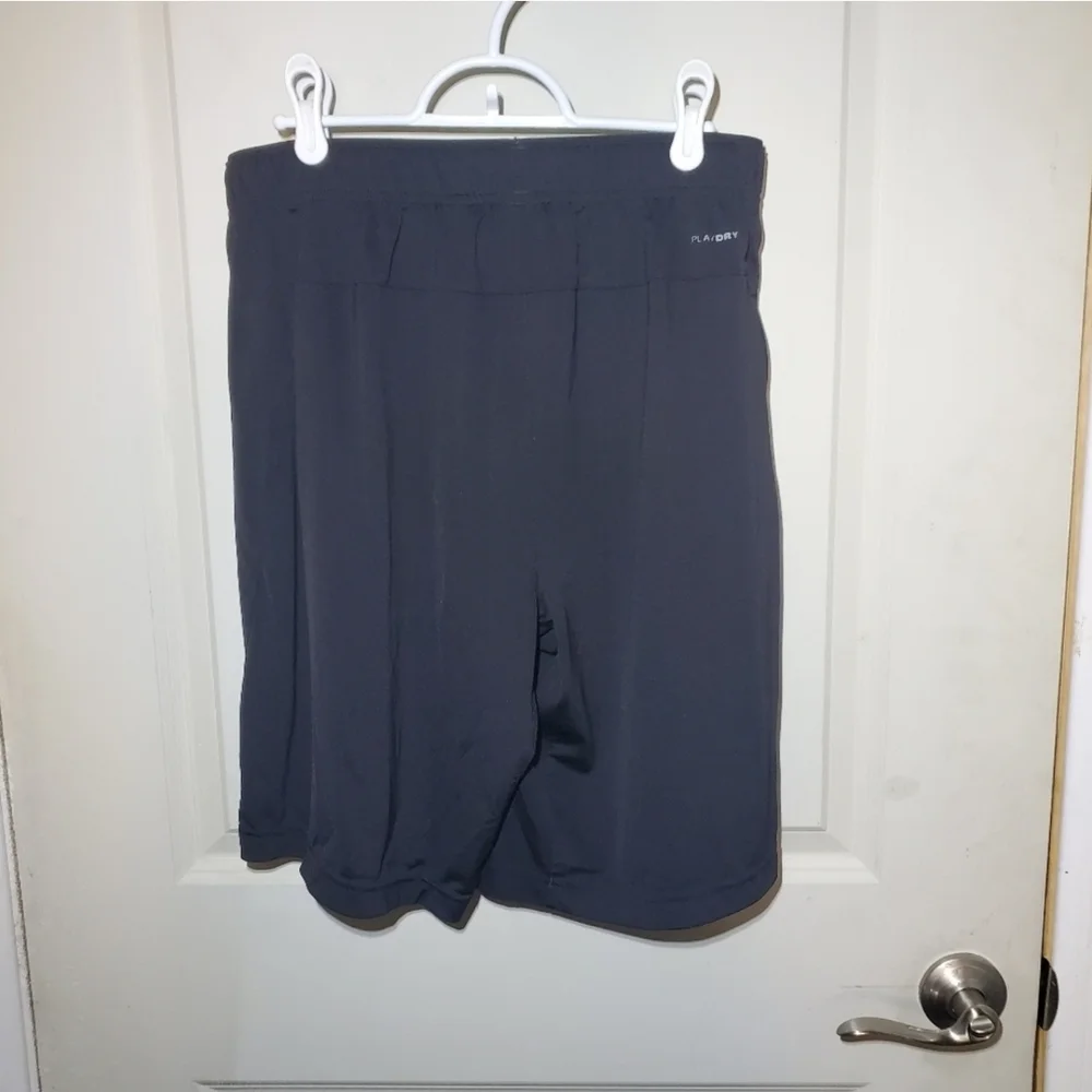 Rebox play dry mens sport shorts size medium.